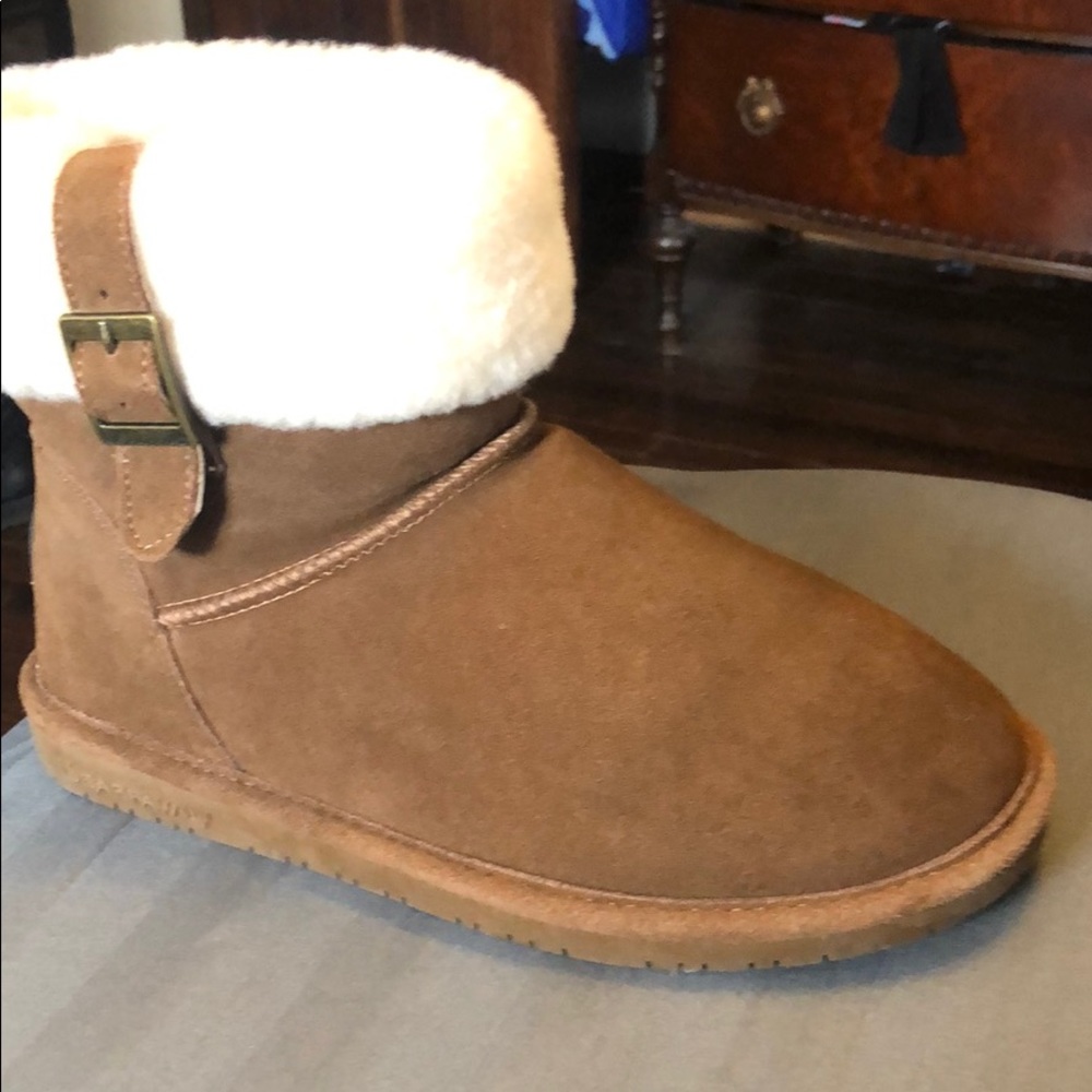 Bear paw boots like new !